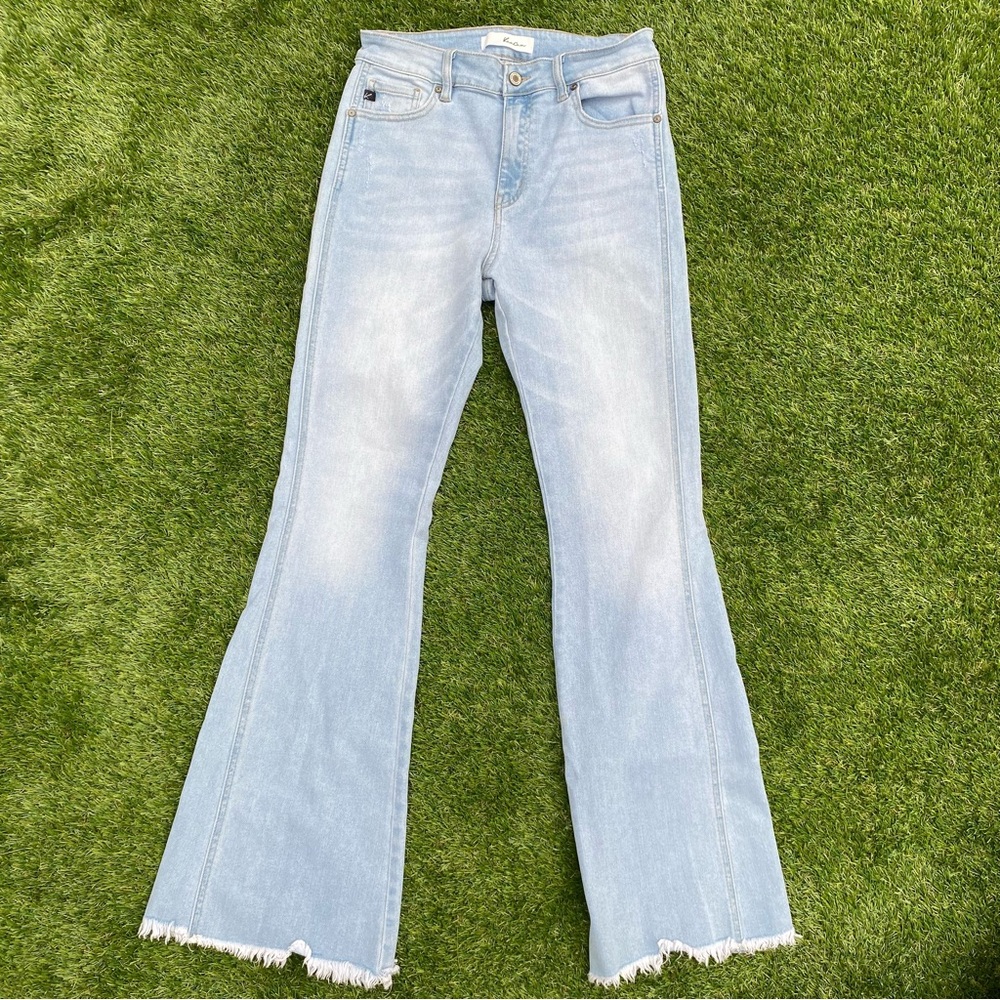 Kancan jeans Annika high rise flared cut raw hem womens 9/28 light wash Stretchy